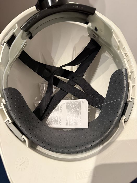 Nowy kask ochronny i kamizelka odblaskowa UDT – komplet BHP