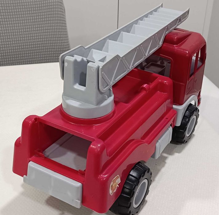 Camião dos bombeiros vermelho