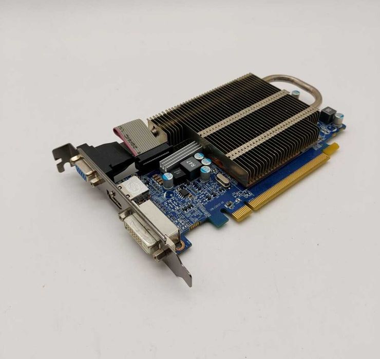 Placa Gráfica Sapphire AMD HD 6570 1GB GDDR3 PCI-E VGA HDMI - Fanless64284491853313120