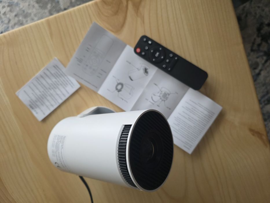 Projektor 4 K 300F nowy