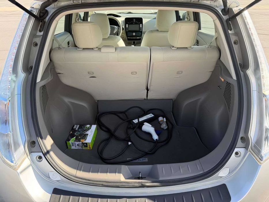 Nissan LEAF SV      2015