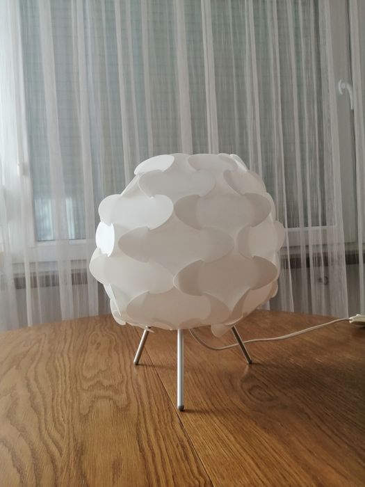 Lampka stołowa biała-