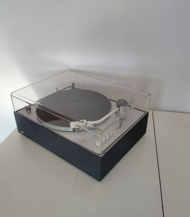 Braun PS-600 , konstrukcja Dieter Rama . Gramofon 220v