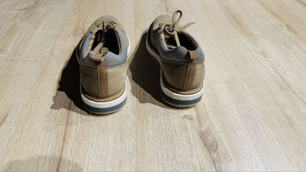 Buty CR7 42 beżowe