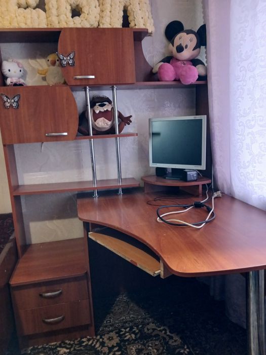 Продам компьютерный стол