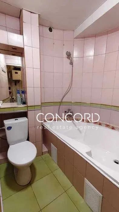 Метро Голосіївська, Деміївська. Продам 2к Голосіївський просп., 82
