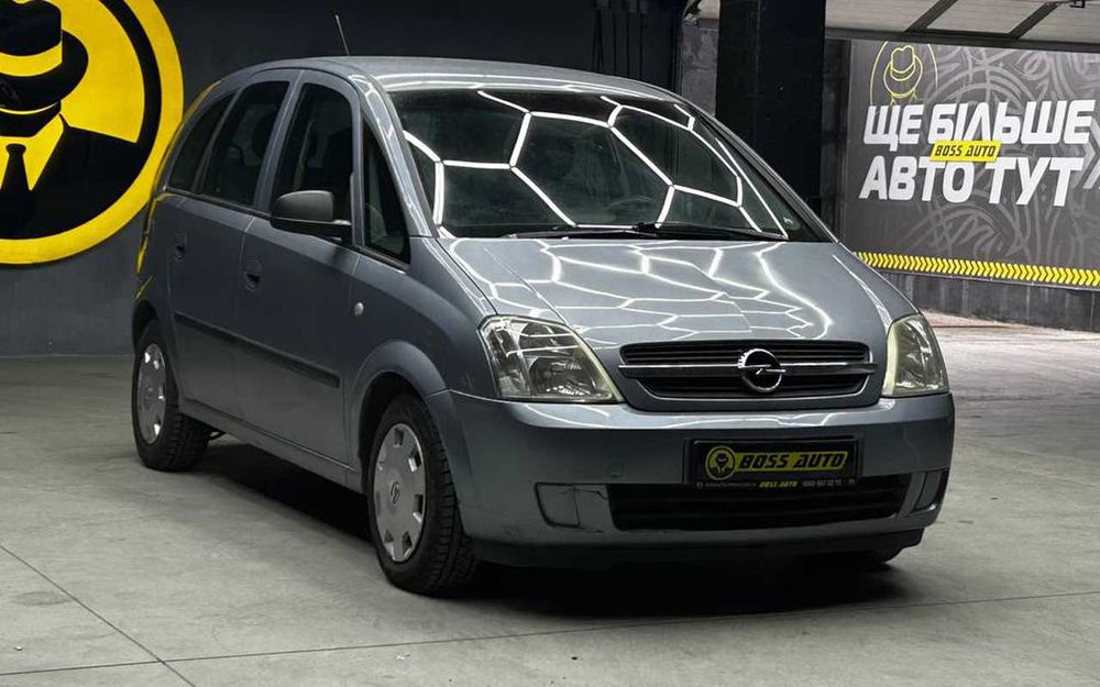 ID: 50256

Meriva, сірий мінівен 2003 року випуску, має 5 місць і 1,6-літровий бензиновий двигун. Він оснащений 5-ступінчастою механічною коробкою передач і переднім приводом. Комфорт включає сенсорний комп'ютер, підігрів дзеркал, кондиціонер, парктронік і камеру заднього виду. Безпека забезпечується системою ABS, подушками безпеки, центральним замком і світлодіодними фарами. Пробіг становить 274 000 км.