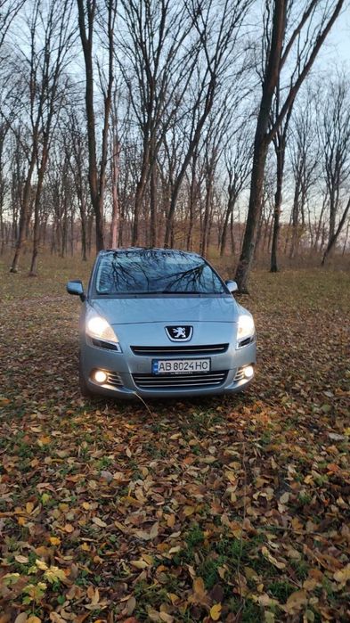 Peugeot 5008 гарний стан