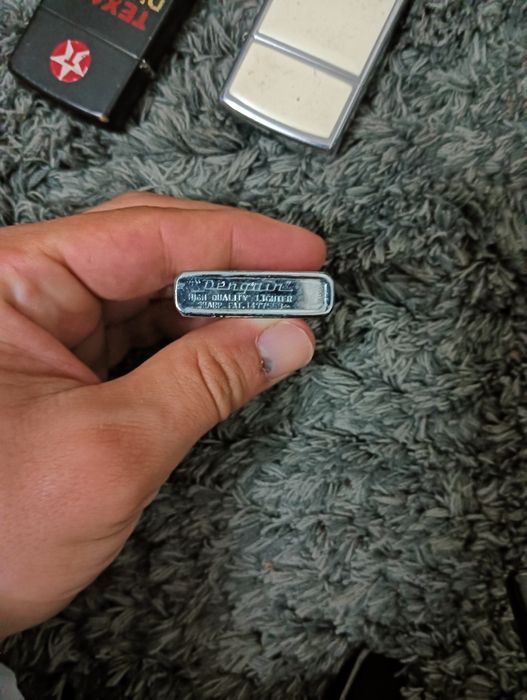 Vendo isqueiros ZIPPO e Penguins em óptimo estado
