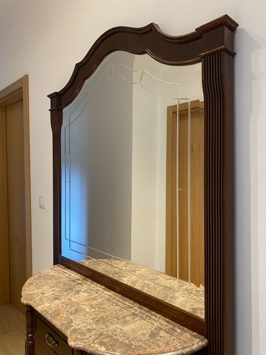 Consola com tampo em mármore