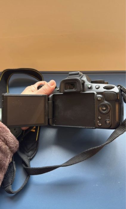 Nikon D5100 + bolsa + cartão SD 16GB