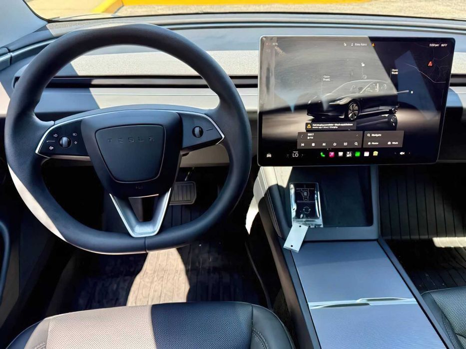 Tesla Model 3      2024