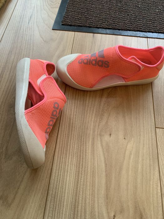 Adidasy, kapcie sportowe