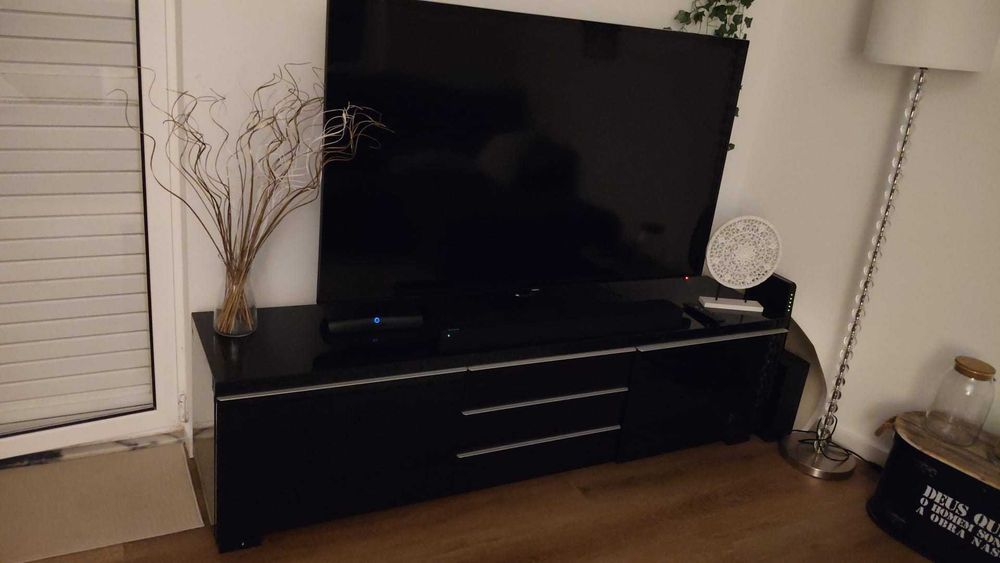 Móvel TV envernizado preto
