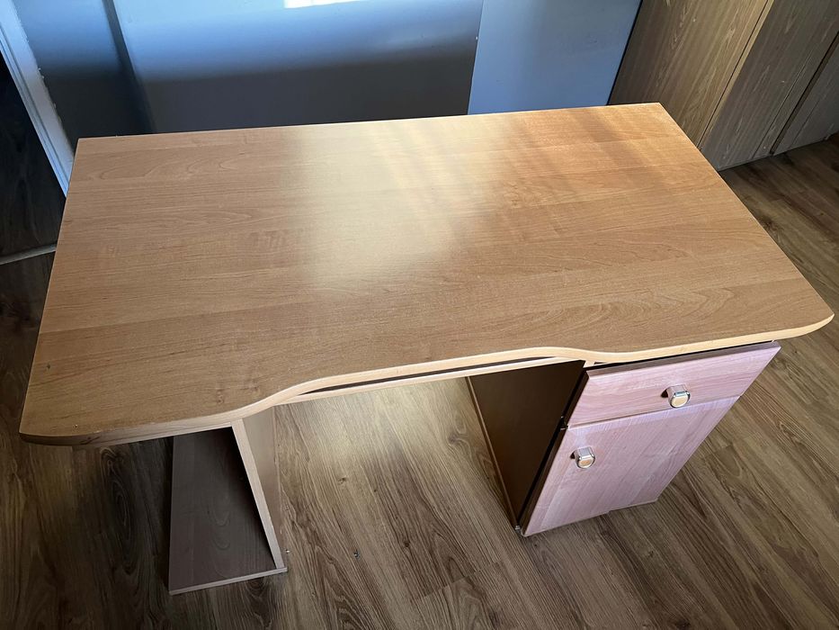 Biurko bardzo stabilne za darmo