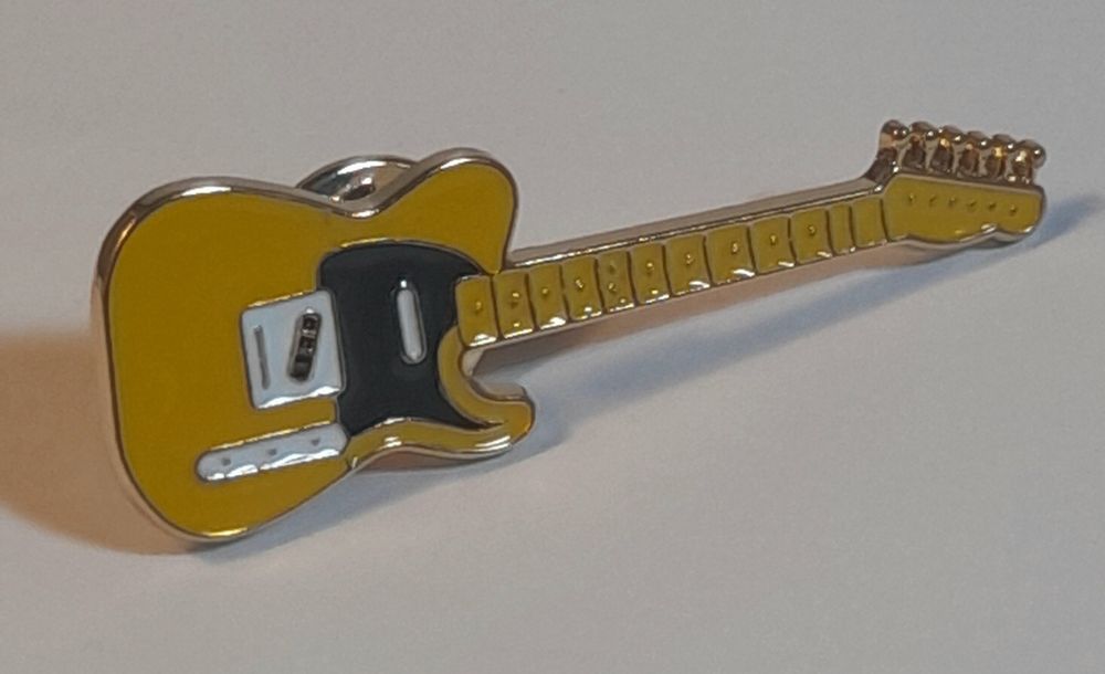 Pin com design de guitarra .