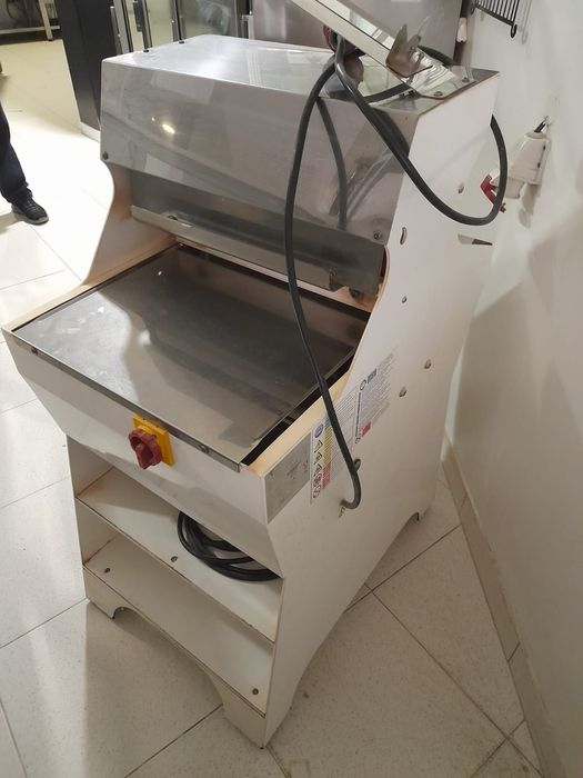 Fatiadora de Pão.- CPF (440mm) Ferneto