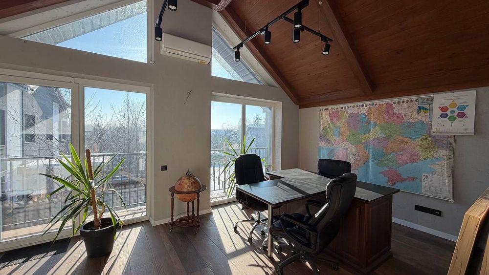 ТАУНХАУС з ремонтом, газове опалення і централізовані комунікації.