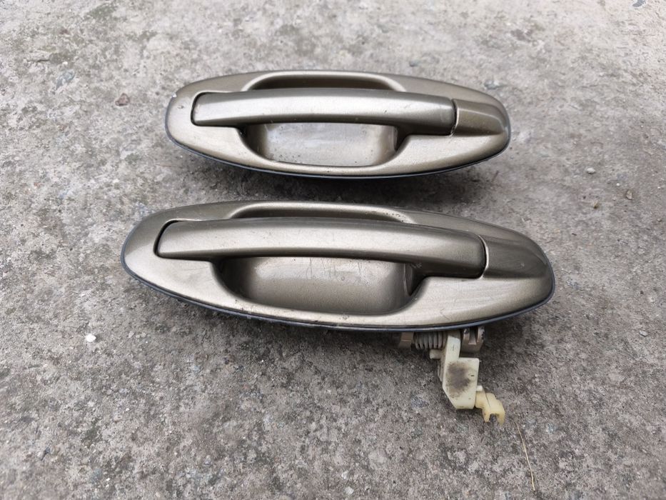 Продам задние ручки на hyundai santa fe 1