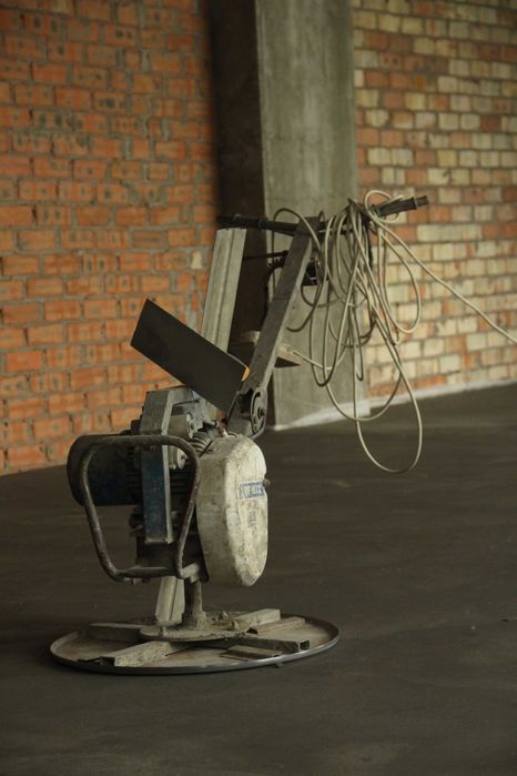 Стяжка пола полусухим методом, выравнивание пола, ровный пол