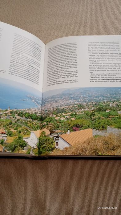 Livro histórico sobre os Açores e Madeira
