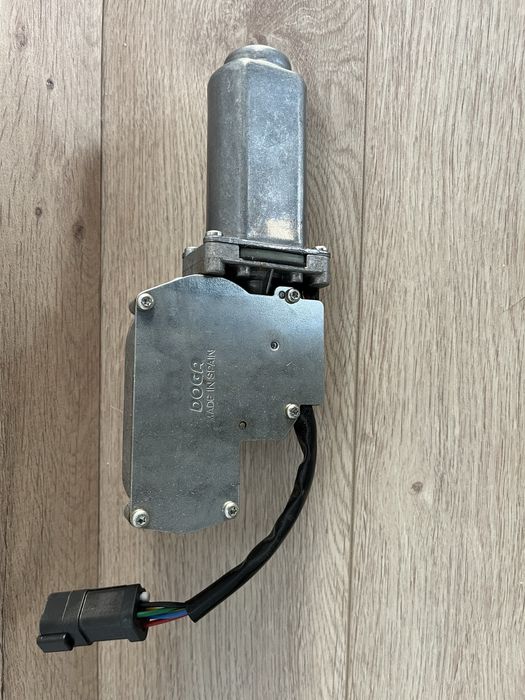 NOWY Silniczek wycieraczek DOGA orygin. Jcb Cat Volvo New Holland John