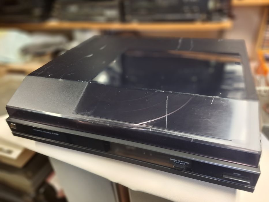 Gramofon Sansui P-1100