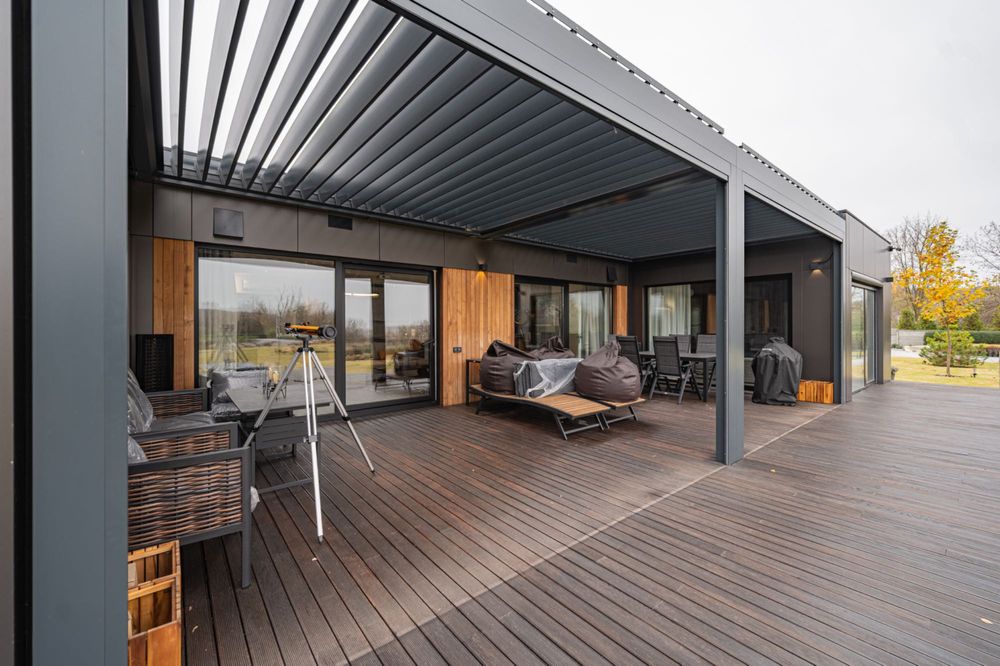 Продаж сучасної садиби у с.Велика Солтанівка - 1,1841 Га.