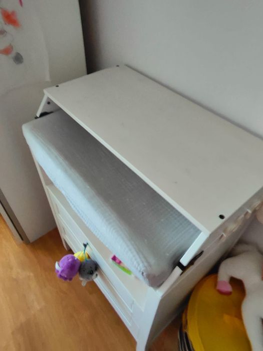 Muda Fraldas com 2 gavetas de arrumação e acessórios