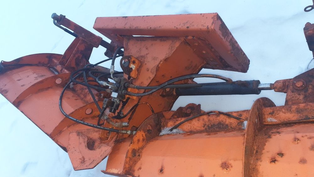 Pług do odśnieżania strzałkowy 2.40cm