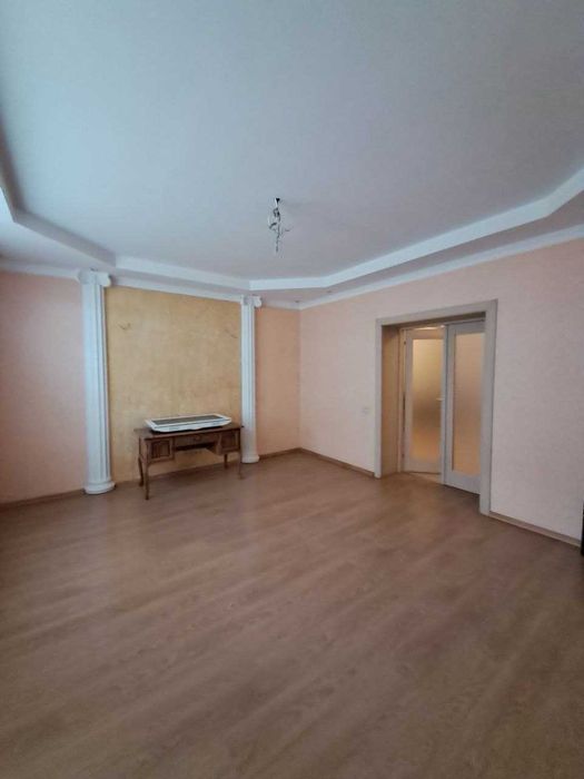 Продам  на Слободке!