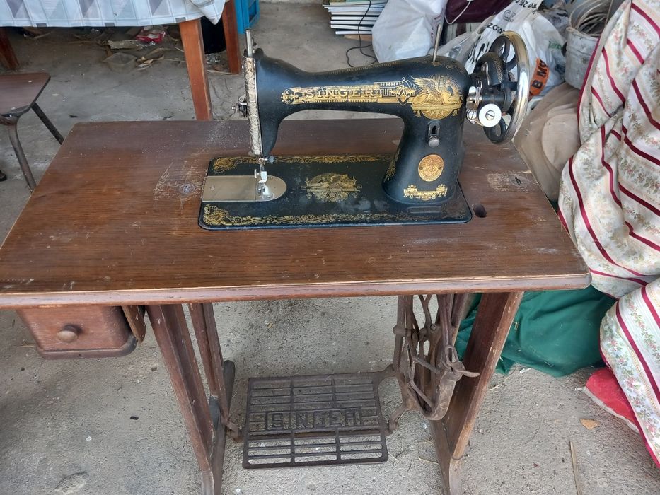 Máquina  de custuras  singer