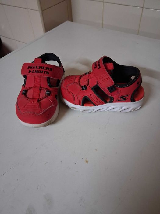 Sandálias Skechers com luz