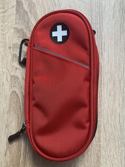 Etui na leki w podrozy