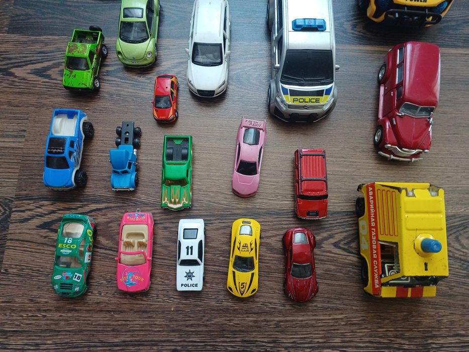 21 шт машинки одним лотом