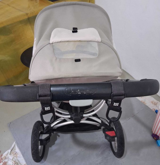 Carrinho e ovo bebé