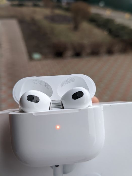 Магазин. Правий, Лівий навушник Apple AirPods 3.
