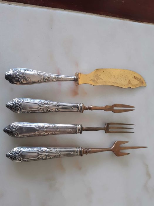 Conjunto 4 talheres prata, anos 1930/40, excelente estado