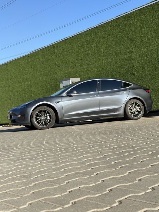 Tesla model 3 long range
