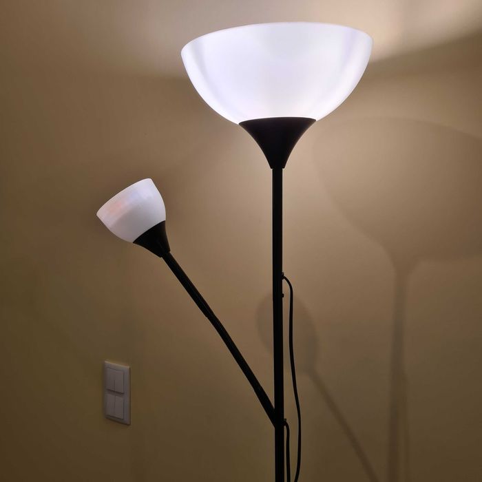 Candeeiro de pé TÅGARP com luz dupla