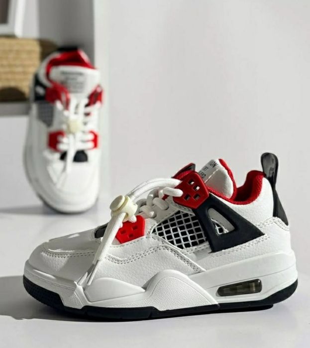 Дитячі кросівки 27 р. устілка 16.3 см.