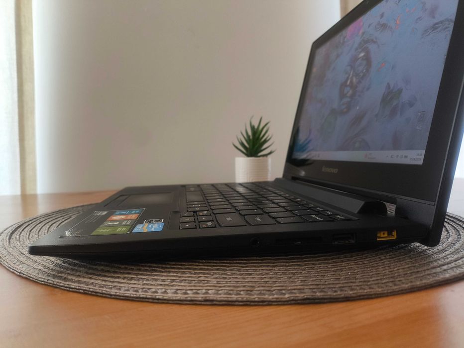 Dotykowy mini Lenovo - Windows 11 | SSD | Intel i3 | 8GB RAM