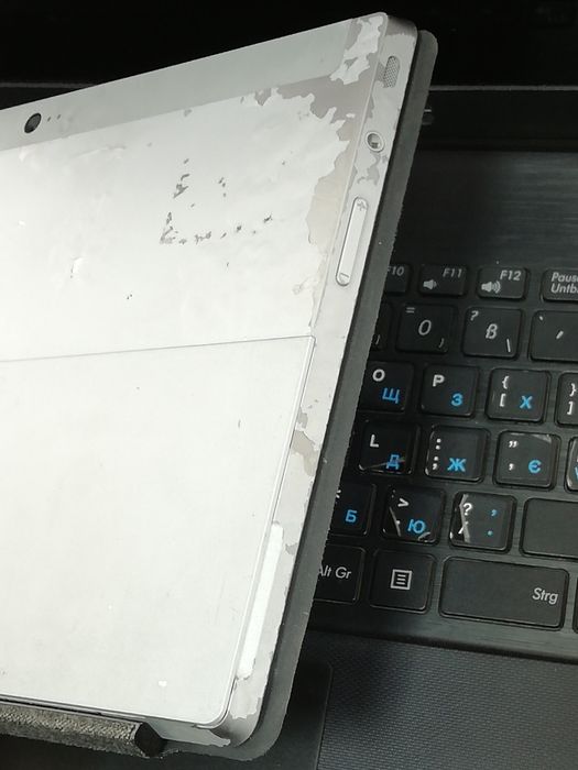 Microsoft Surface RT (model 1572) /Ram 2gb/ssd 32gb.