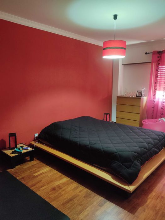 Cama quarto e mesas de cabeceira