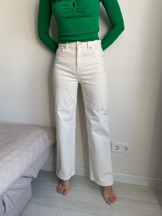 Молочні джинси з високою талією