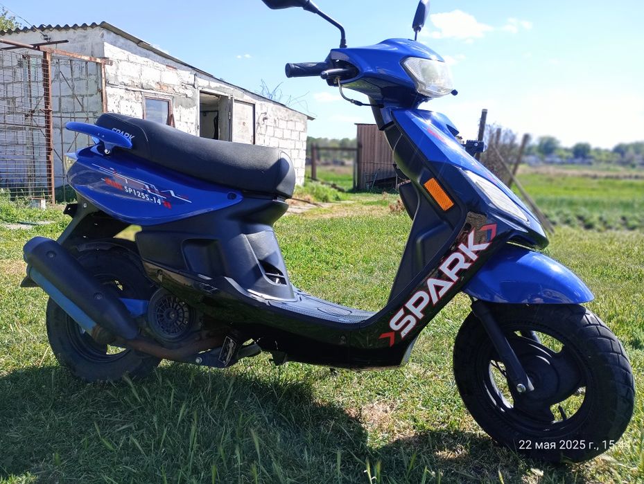 Продаю Скутер Спарк "Spark SP125S-14" в хорошем состоянии