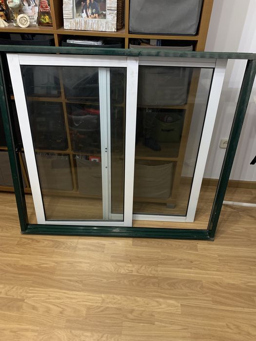 Bedroom window with frame included64730150929411121