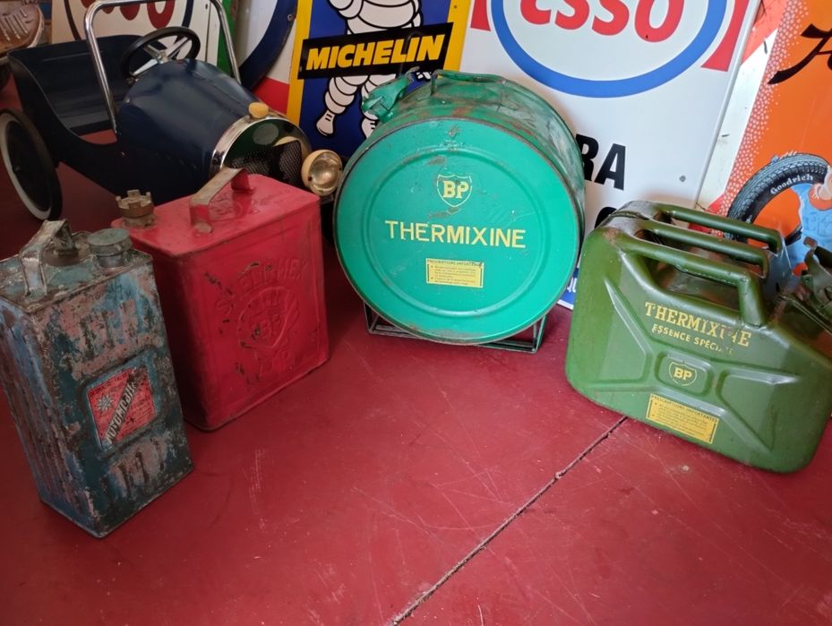 Latas de óleo antigas