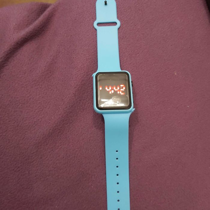 Relogio digital para jovens  cor azul ou preto