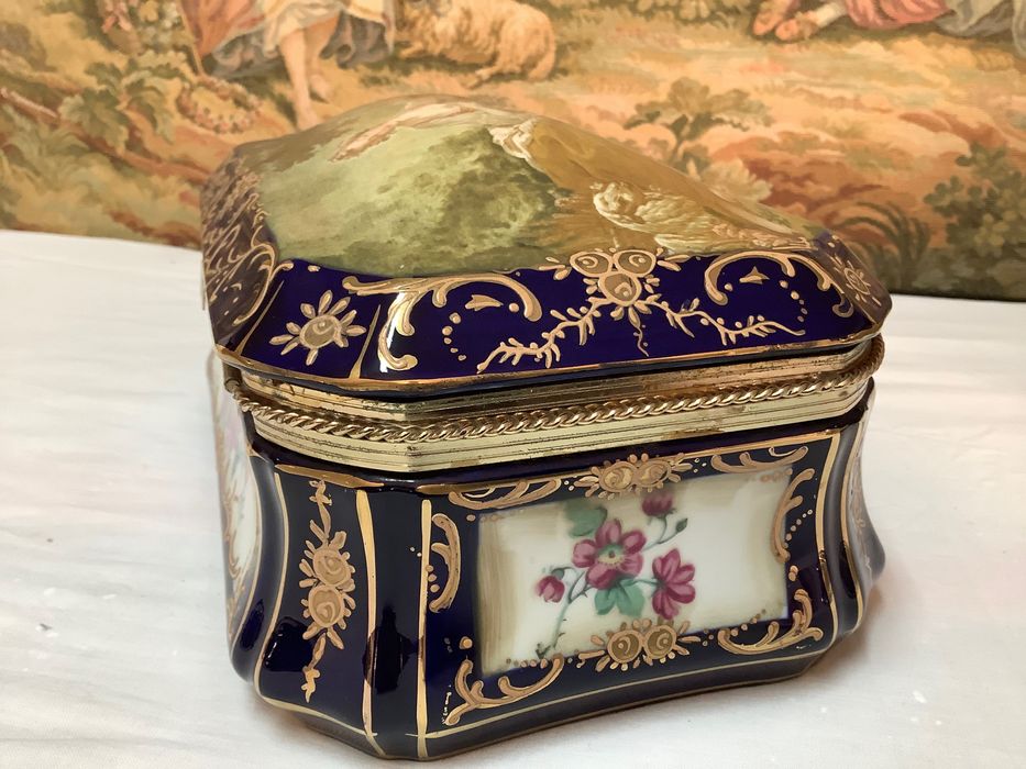 COFRE PARA JÓIAS EM PORCELANA